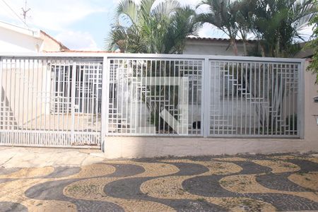 Casa à venda com 330m², 3 quartos e 3 vagasFachada