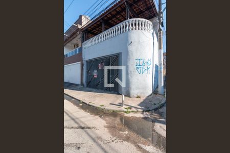 Casa à venda com 207m², 3 quartos e 1 vaga Casa à venda com 207m², 3 quartos e 1 vagaFachada