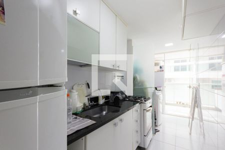 Apartamento à venda com 81m², 2 quartos e 1 vagaCozinha e Área de Serviço