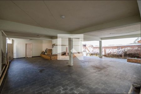 Casa à venda com 500m², 3 quartos e 5 vagas Casa à venda com 500m², 3 quartos e 5 vagasGaragem