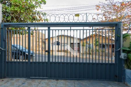 Casa à venda com 290m², 3 quartos e 4 vagas Casa à venda com 290m², 3 quartos e 4 vagasPortão Eletrônico