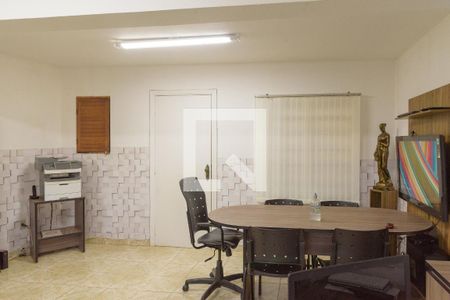 Casa à venda com 290m², 3 quartos e 4 vagas Casa à venda com 290m², 3 quartos e 4 vagasEscritório