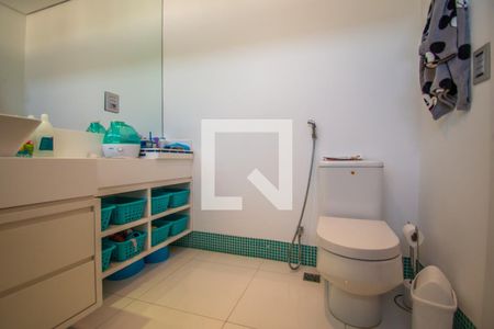 Apartamento à venda com 224m², 3 quartos e 2 vagas Apartamento à venda com 224m², 3 quartos e 2 vagasBanheiro da Suíte 2