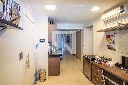 Apartamento à venda com 224m², 3 quartos e 2 vagas Apartamento à venda com 224m², 3 quartos e 2 vagasEscritório