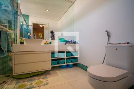 Apartamento à venda com 224m², 3 quartos e 2 vagas Apartamento à venda com 224m², 3 quartos e 2 vagasBanheiro da Suíte 2