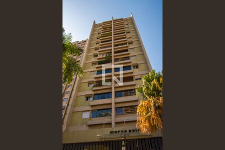 Apartamento à venda com 224m², 3 quartos e 2 vagas Apartamento à venda com 224m², 3 quartos e 2 vagasFachada