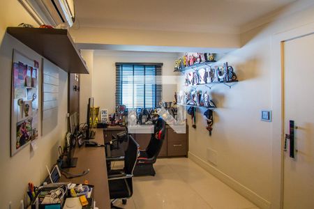 Apartamento à venda com 224m², 3 quartos e 2 vagas Apartamento à venda com 224m², 3 quartos e 2 vagasEscritório