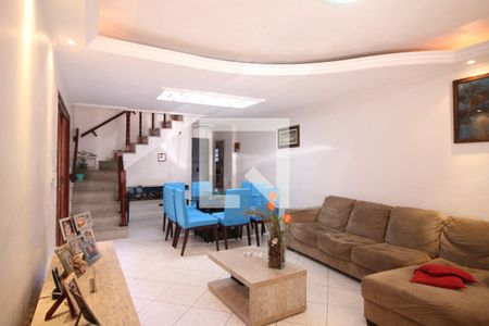 Casa à venda com 240m², 3 quartos e 2 vagasSala