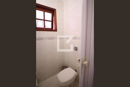 Casa à venda com 240m², 3 quartos e 2 vagasLavabo