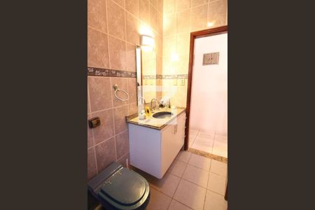 Casa à venda com 240m², 3 quartos e 2 vagasBanheiro social