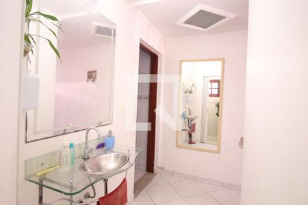 Casa à venda com 240m², 3 quartos e 2 vagasLavabo