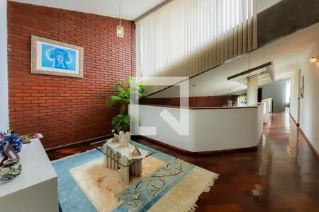 Casa à venda com 388m², 4 quartos e 4 vagas Casa à venda com 388m², 4 quartos e 4 vagasHall dos Dormitórios