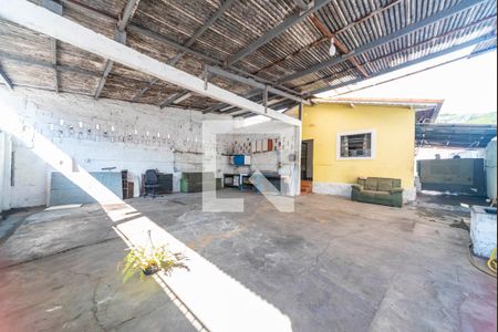 Casa à venda com 199m², 2 quartos e 4 vagas Casa à venda com 199m², 2 quartos e 4 vagasSalão