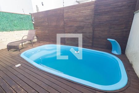 Casa de condomínio à venda com 65m², 2 quartos e 2 vagas Casa de condomínio à venda com 65m², 2 quartos e 2 vagasFundos - Piscina