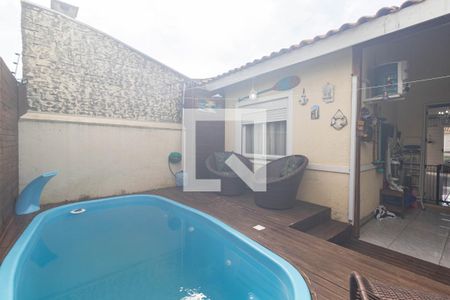 Casa de condomínio à venda com 65m², 2 quartos e 2 vagas Casa de condomínio à venda com 65m², 2 quartos e 2 vagasFundos - Piscina