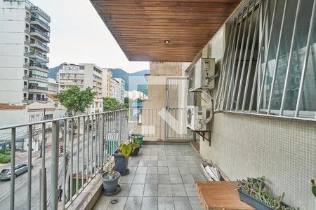 Apartamento à venda com 110m², 2 quartos e 1 vaga Apartamento à venda com 110m², 2 quartos e 1 vagaSala Varanda