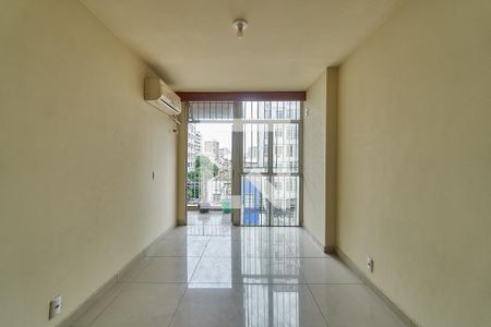 Apartamento à venda com 110m², 2 quartos e 1 vaga Apartamento à venda com 110m², 2 quartos e 1 vagaSala