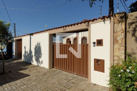 Casa à venda com 432m², 4 quartos e 4 vagasFachada