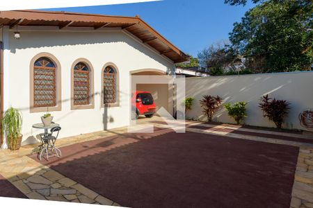 Casa à venda com 432m², 4 quartos e 4 vagasFachada
