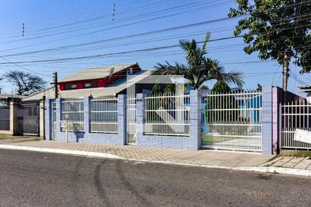 Casa à venda com 116m², 2 quartos e 1 vaga Casa à venda com 116m², 2 quartos e 1 vagaFachada