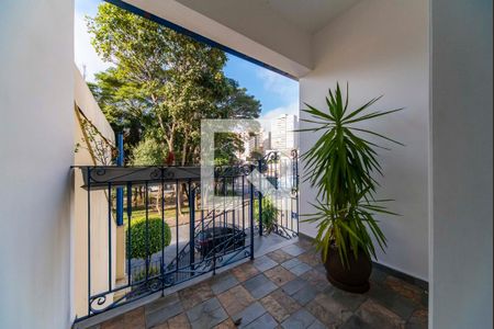 Casa à venda com 380m², 3 quartos e 8 vagas Casa à venda com 380m², 3 quartos e 8 vagasHall de Entrada