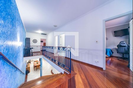 Casa à venda com 380m², 3 quartos e 8 vagas Casa à venda com 380m², 3 quartos e 8 vagasHall da Escada