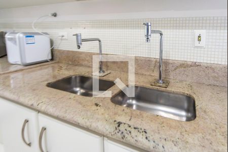 Casa à venda com 380m², 3 quartos e 8 vagas Casa à venda com 380m², 3 quartos e 8 vagasPias