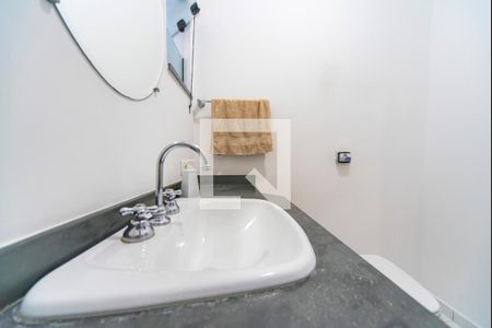 Casa à venda com 380m², 3 quartos e 8 vagas Casa à venda com 380m², 3 quartos e 8 vagasLavabo