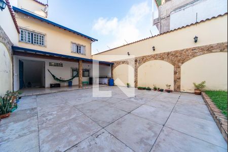 Casa à venda com 380m², 3 quartos e 8 vagas Casa à venda com 380m², 3 quartos e 8 vagasQuintal fundos