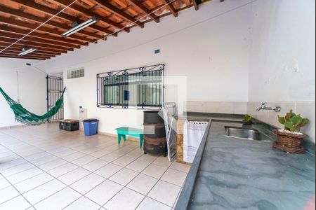 Casa à venda com 380m², 3 quartos e 8 vagas Casa à venda com 380m², 3 quartos e 8 vagasQuintal fundos