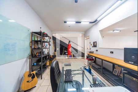 Casa à venda com 380m², 3 quartos e 8 vagas Casa à venda com 380m², 3 quartos e 8 vagasQuarto da Garagem