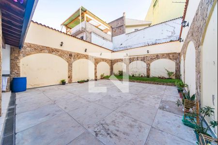 Casa à venda com 380m², 3 quartos e 8 vagas Casa à venda com 380m², 3 quartos e 8 vagasQuintal fundos
