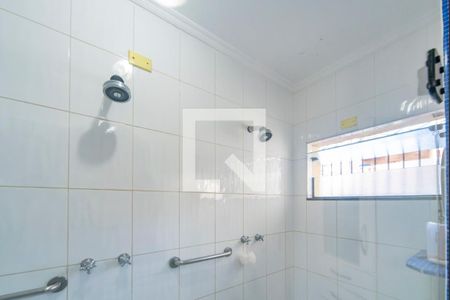 Casa à venda com 380m², 3 quartos e 8 vagas Casa à venda com 380m², 3 quartos e 8 vagasChuveiros