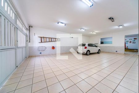 Casa à venda com 380m², 3 quartos e 8 vagas Casa à venda com 380m², 3 quartos e 8 vagasGaragem