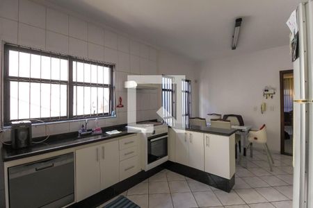 Casa à venda com 140m², 3 quartos e 2 vagas Casa à venda com 140m², 3 quartos e 2 vagasCozinha