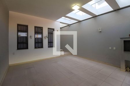 Casa à venda com 140m², 3 quartos e 2 vagas Casa à venda com 140m², 3 quartos e 2 vagasGaragem