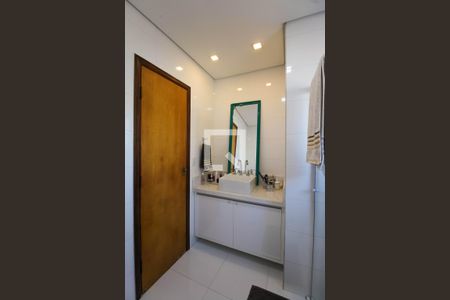 Casa à venda com 140m², 3 quartos e 2 vagas Casa à venda com 140m², 3 quartos e 2 vagasBanheiro da Suíte