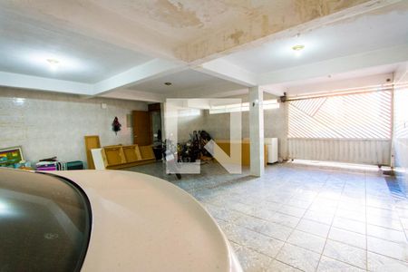 Casa à venda com 5m², 3 quartos e 5 vagas Casa à venda com 5m², 3 quartos e 5 vagasGaragem