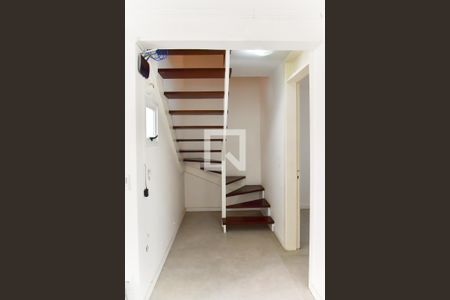 Escada de casa de condomínio à venda com 4 quartos, 86m² em Jardim Itu, Porto Alegre