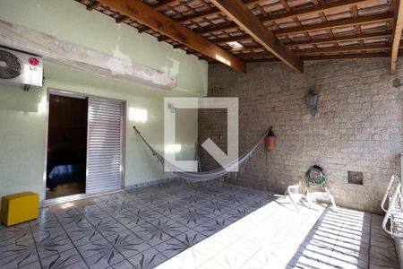 Casa à venda com 250m², 3 quartos e 2 vagas Casa à venda com 250m², 3 quartos e 2 vagasVaranda Suíte 2