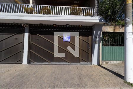 Casa à venda com 250m², 3 quartos e 2 vagas Casa à venda com 250m², 3 quartos e 2 vagasFachada