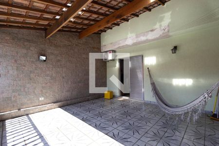 Casa à venda com 250m², 3 quartos e 2 vagas Casa à venda com 250m², 3 quartos e 2 vagasVaranda Suíte 2