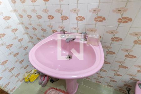 Casa à venda com 200m², 4 quartos e 1 vaga Casa à venda com 200m², 4 quartos e 1 vagaBanheiro Social