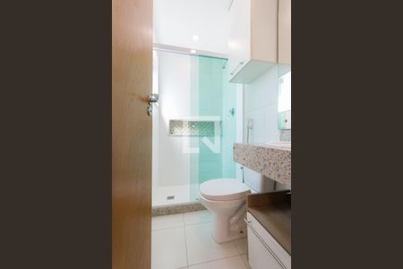 Casa de condomínio à venda com 146m², 3 quartos e 3 vagas Casa de condomínio à venda com 146m², 3 quartos e 3 vagasBanheiro da Suíte 1