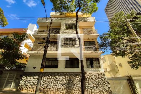 Apartamento à venda com 260m², 4 quartos e 1 vaga Apartamento à venda com 260m², 4 quartos e 1 vagaFachada