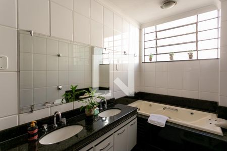 Apartamento à venda com 260m², 4 quartos e 1 vaga Apartamento à venda com 260m², 4 quartos e 1 vagaBanheiro 1