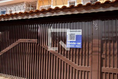 Casa à venda com 100m², 3 quartos e 2 vagasFachada