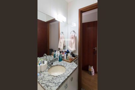 Casa à venda com 135m², 3 quartos e 4 vagasBanheiro Suíte 1