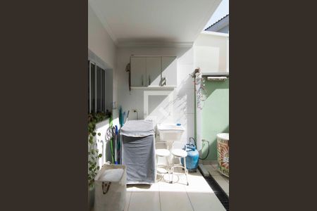 Casa à venda com 135m², 3 quartos e 4 vagas- Lavanderia