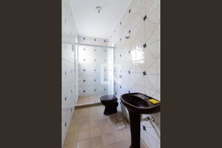 Banheiro de kitnet/studio para alugar com 1 quarto, 45m² em Cristo Redentor, Porto Alegre